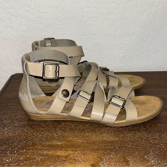 Blowfish Gladiator Buckle Snap Strap Sandal Shoes - Picture 2 of 11